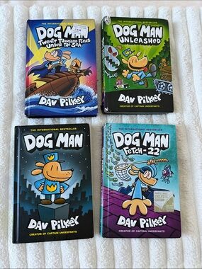 Dog Man Graphic Novel Book Set (4)